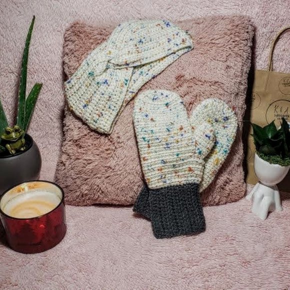 Mittens - Picture 2 of 8